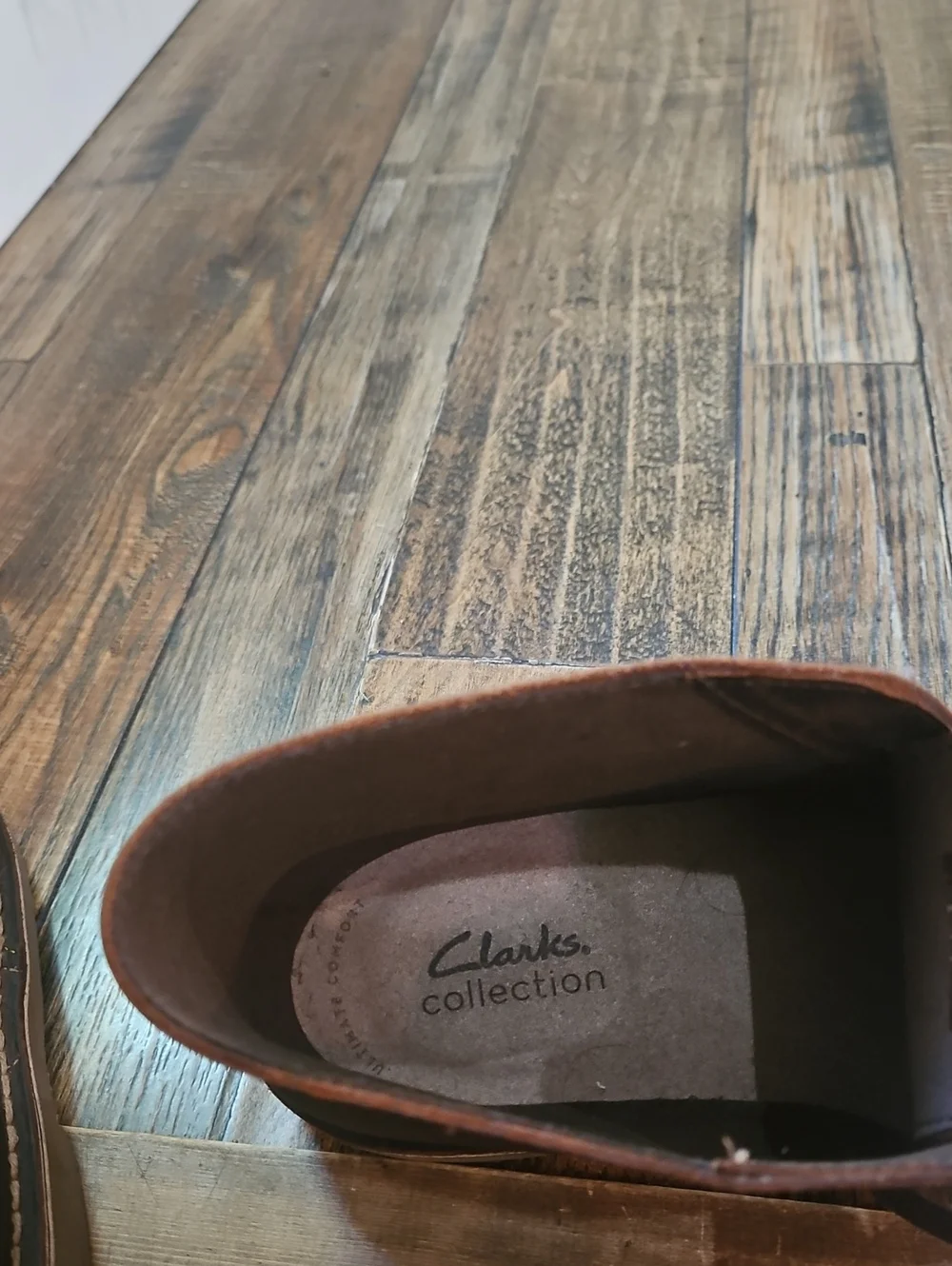 Clarks Men's Brown Oil Rubbed (Bees wax) Leather Chukka Boot